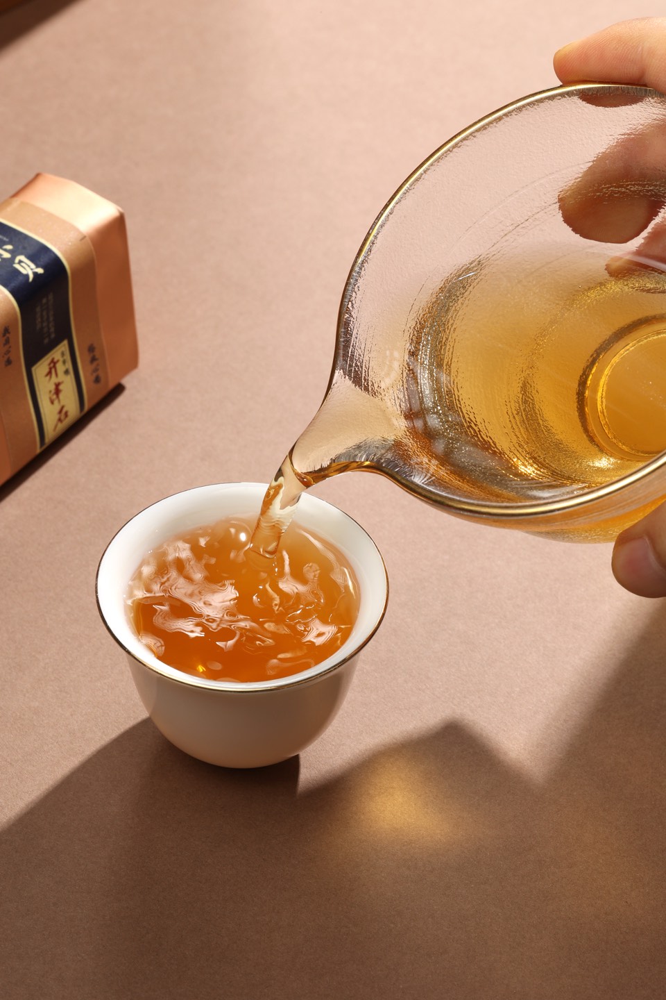 开津石金黄茶汤出汤画面
