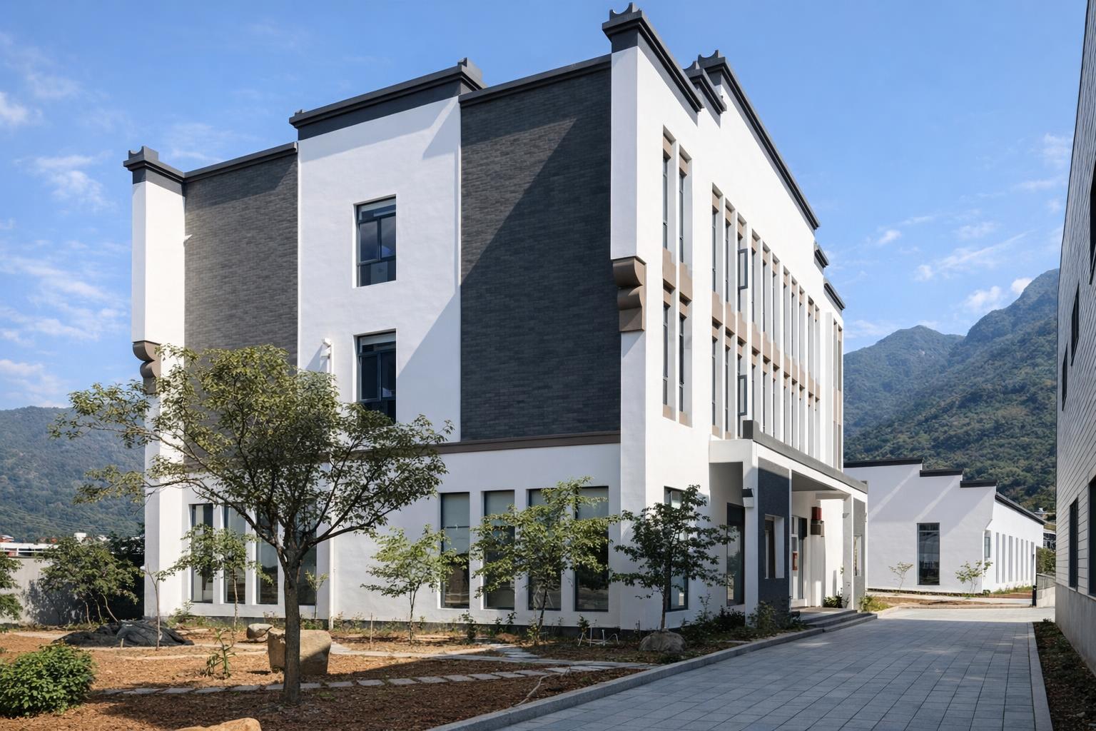大宝峰公司基地建筑与山景
